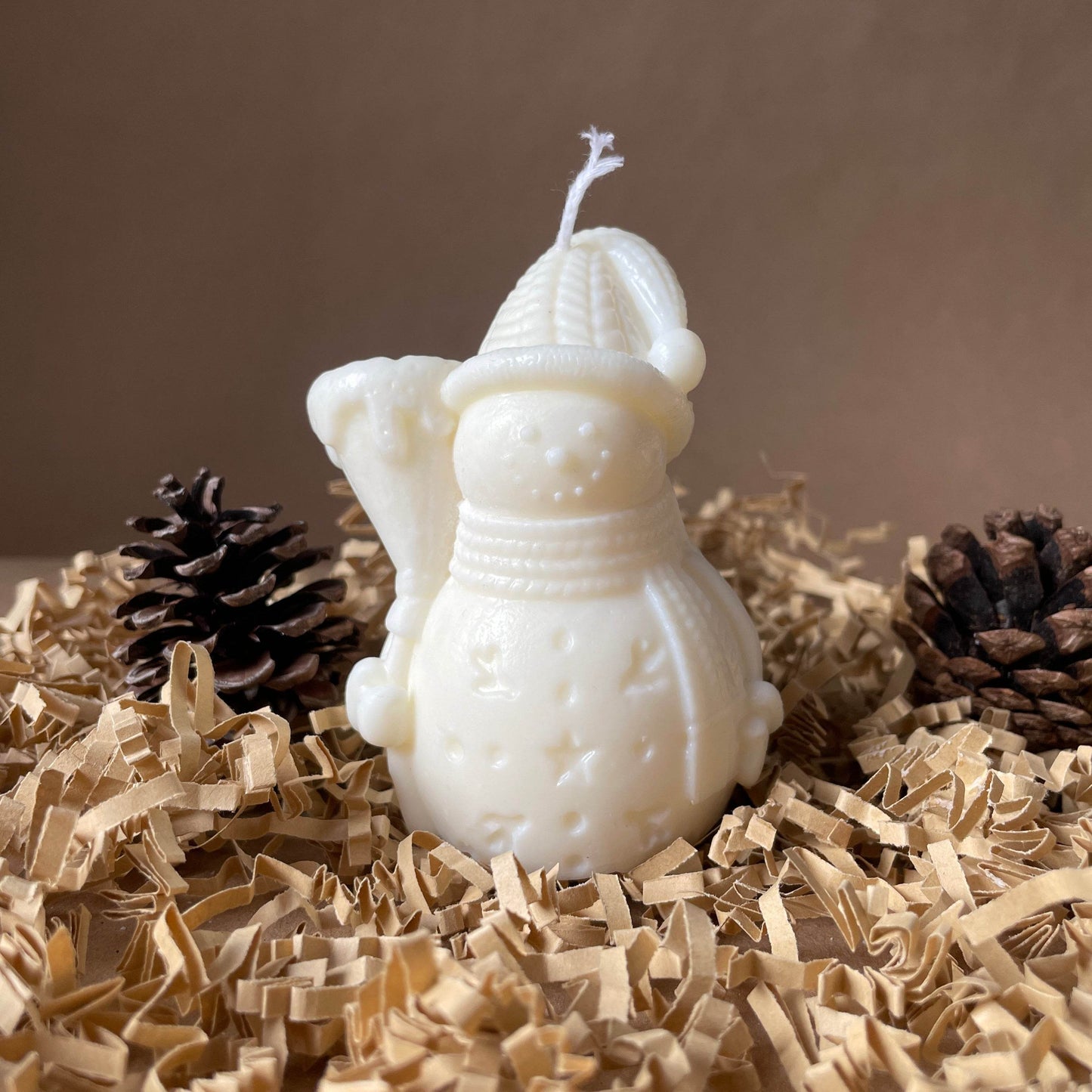 Frosty Glow Candle – Your Winter Friend in Wax - AuraLux