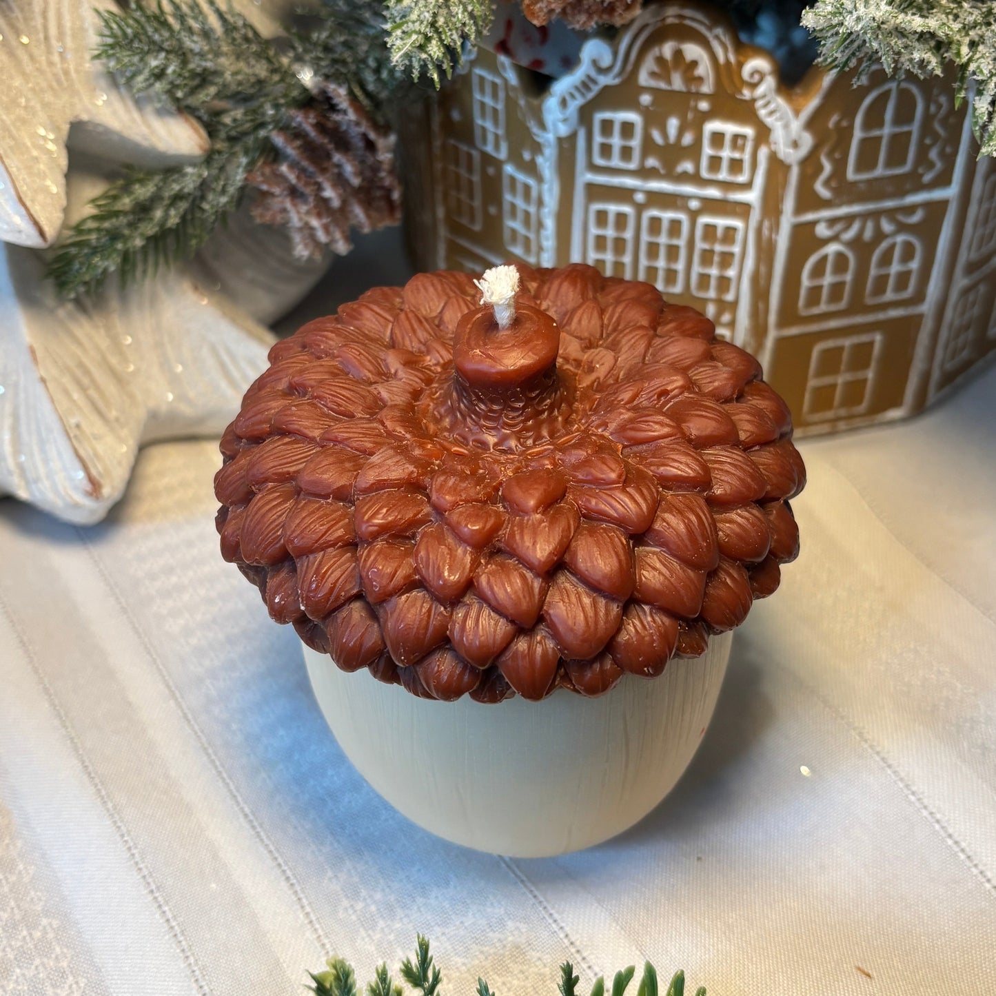 Acorn Candle – A Cozy Tribute to Winter’s Charm