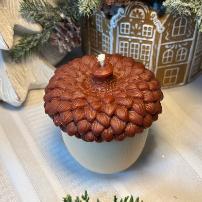 Acorn Candle – A Cozy Tribute to Winter’s Charm