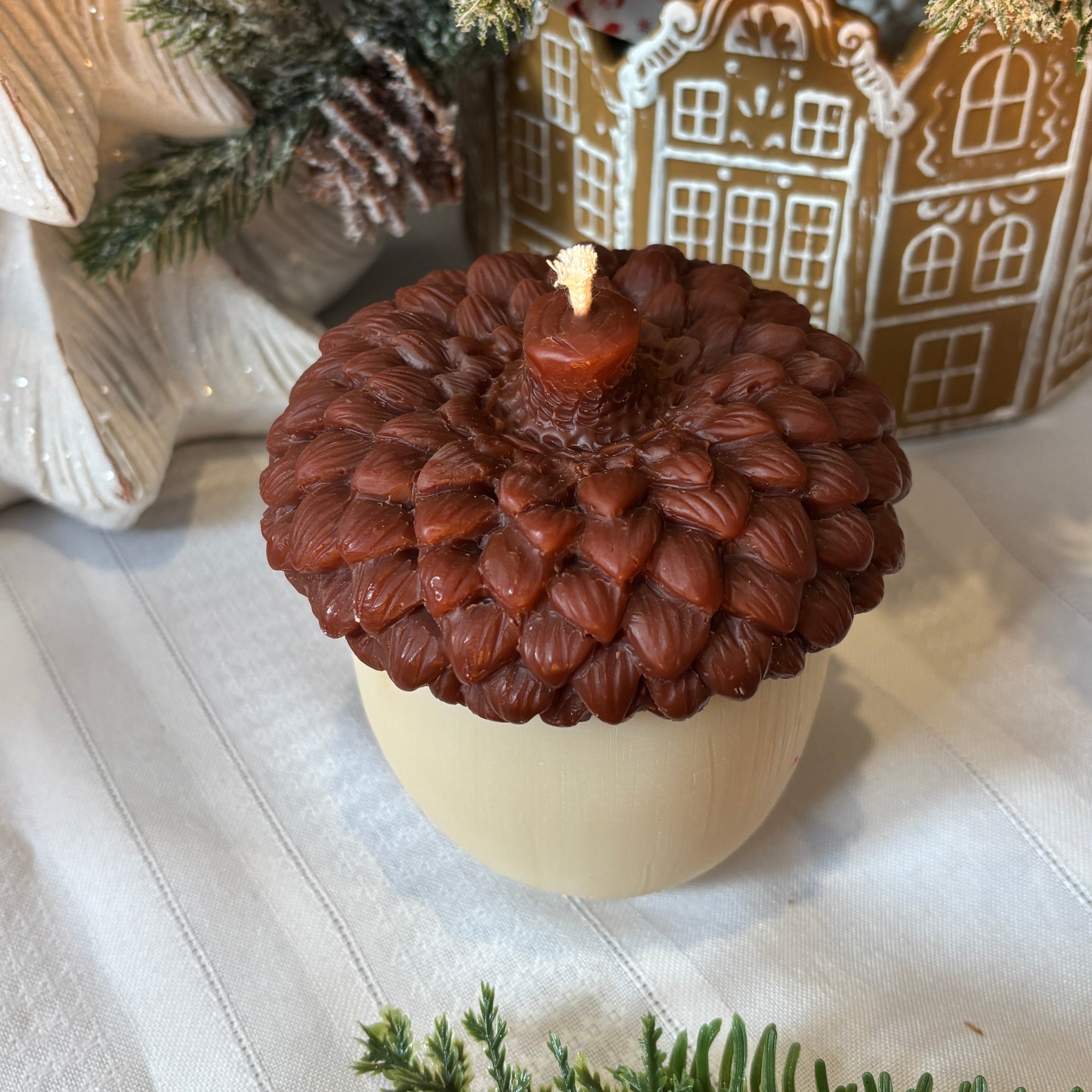 Acorn Candle – A Cozy Tribute to Winter’s Charm