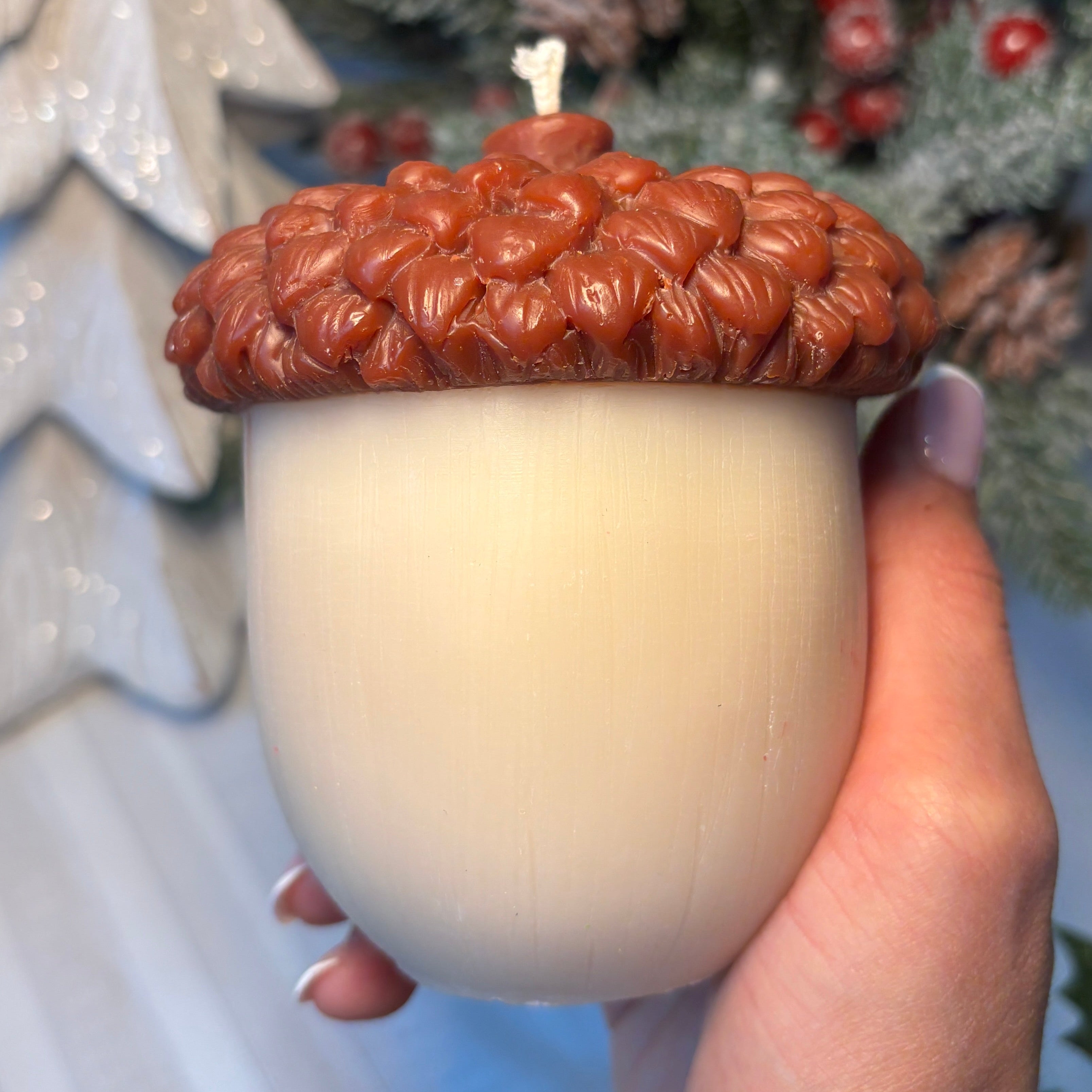 Acorn Candle – A Cozy Tribute to Winter’s Charm