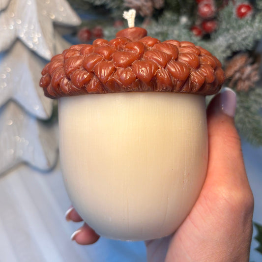 Acorn Candle – A Cozy Tribute to Winter’s Charm