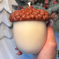 Acorn Candle – A Cozy Tribute to Winter’s Charm