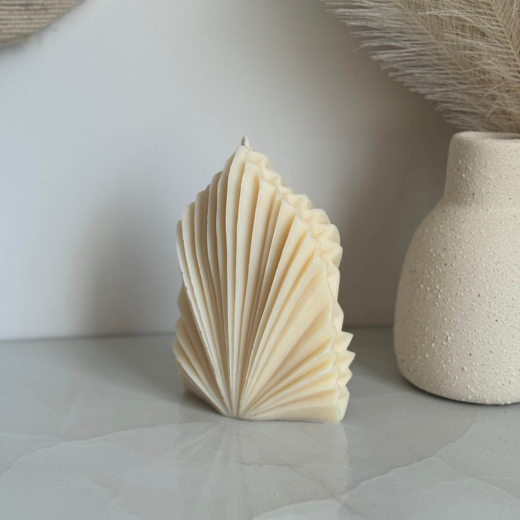 Palm Leaf Candle – Handcrafted Botanical Elegance - AuraLux