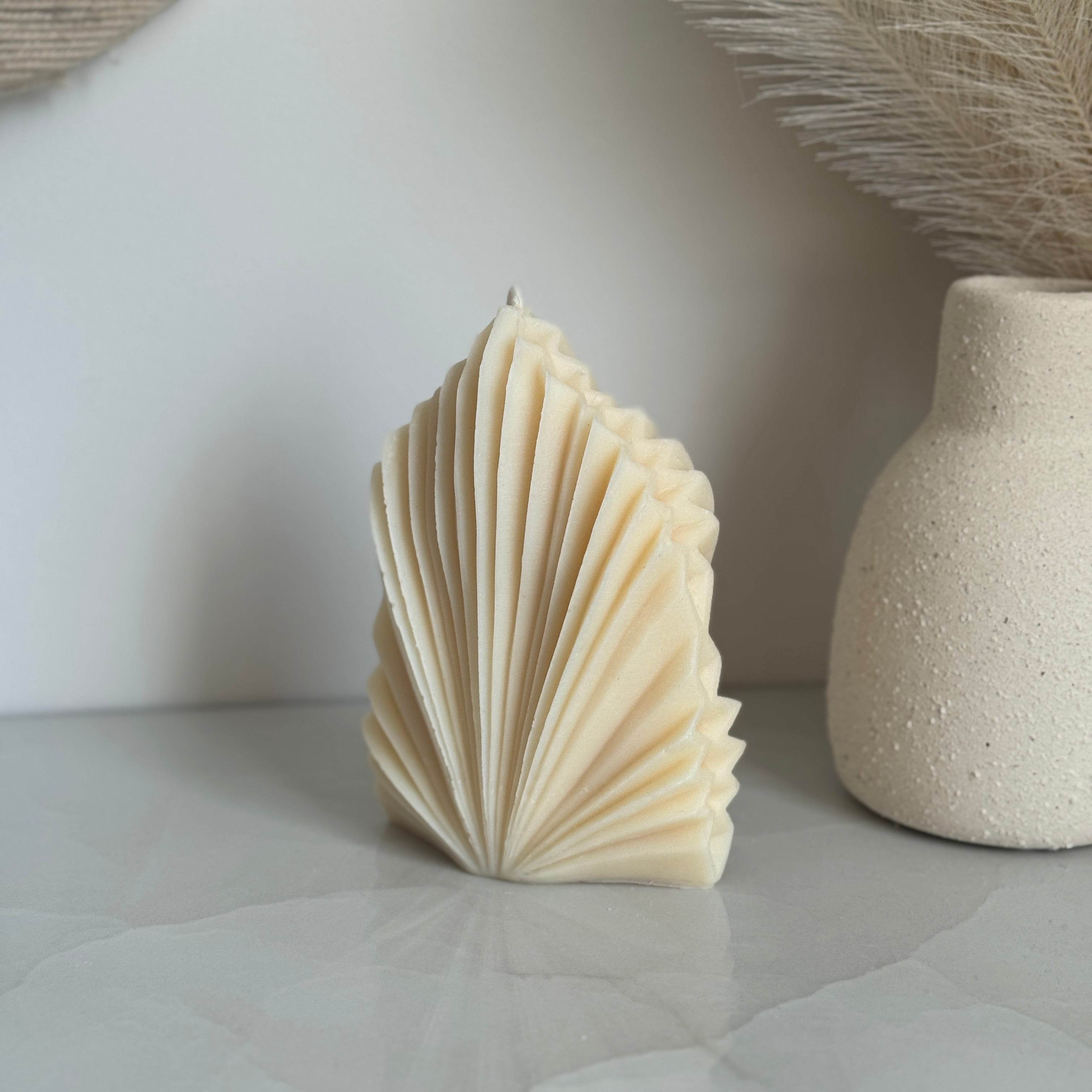 Palm Leaf Candle – Handcrafted Botanical Elegance - AuraLux