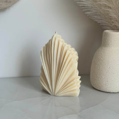 Palm Leaf Candle – Handcrafted Botanical Elegance