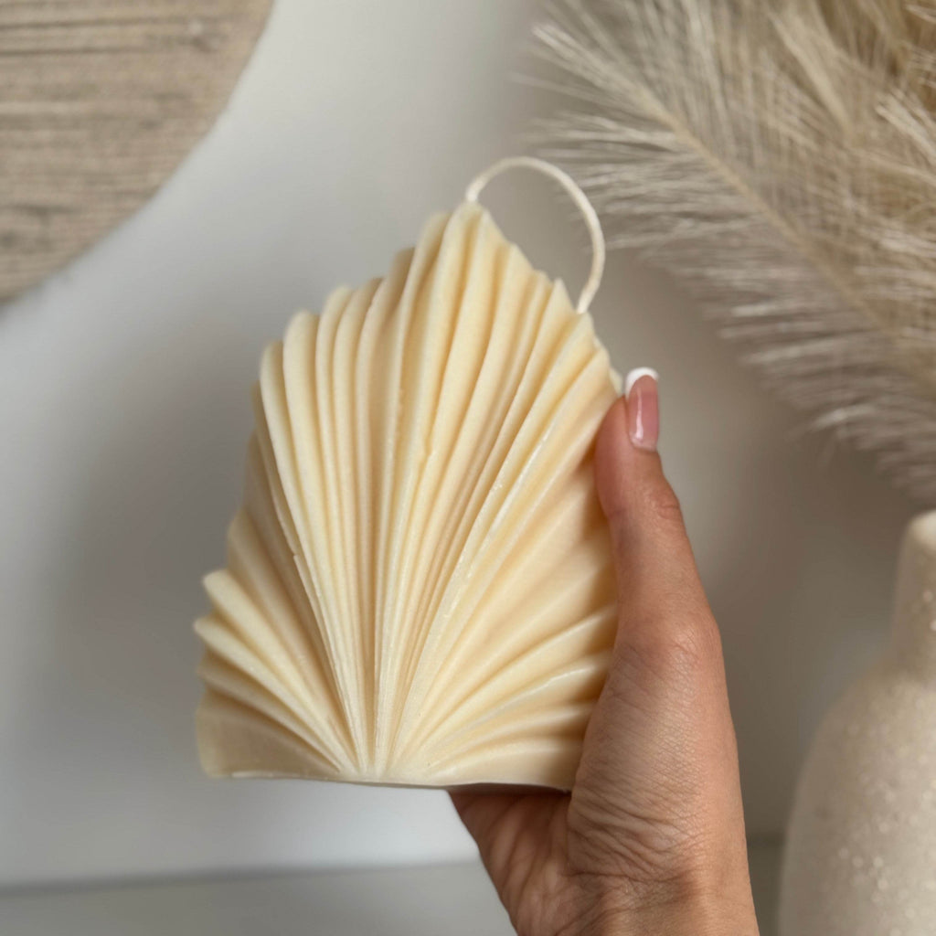 Palm Leaf Candle – Handcrafted Botanical Elegance - AuraLux