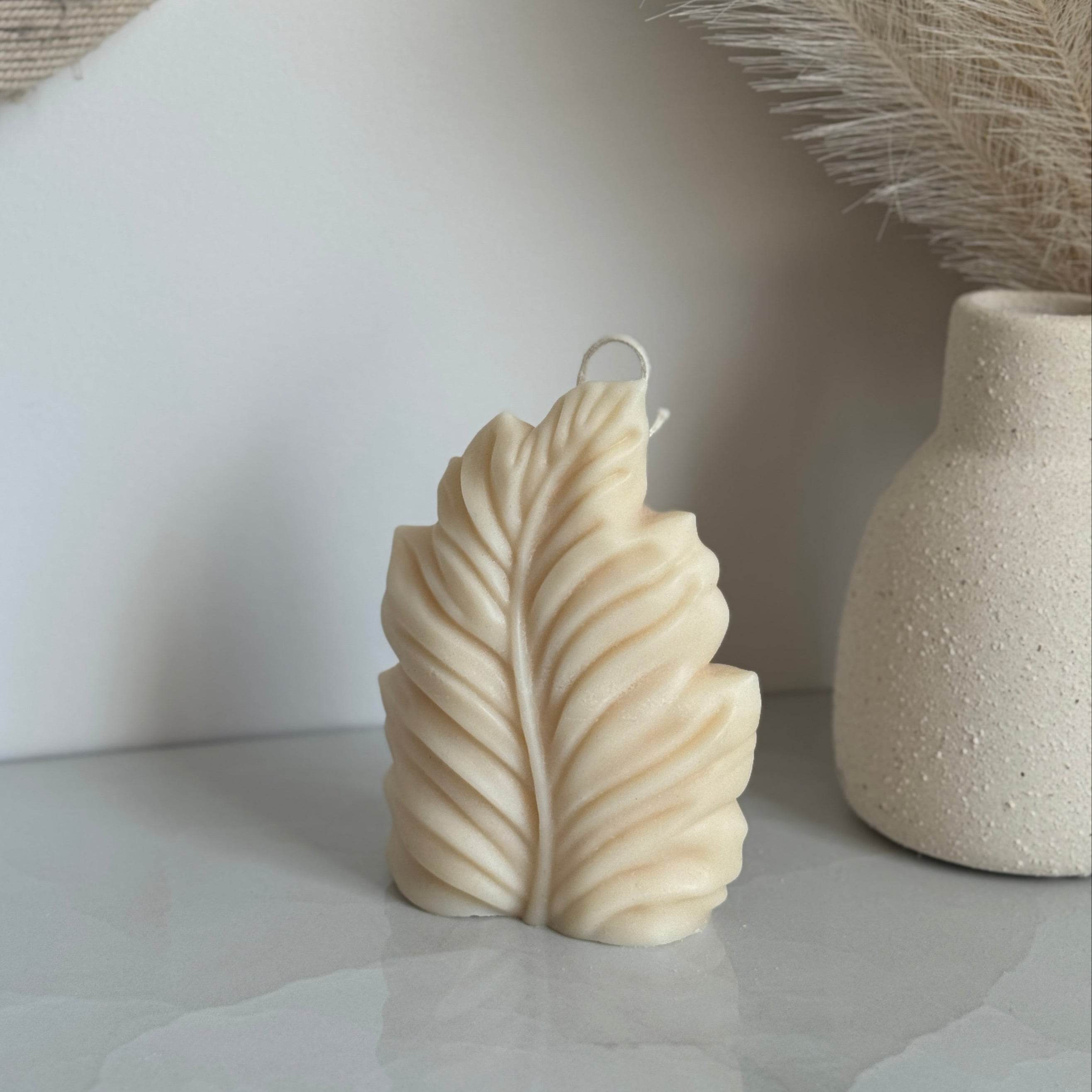 Lush Candle – A Gentle Curve of Nature - AuraLux