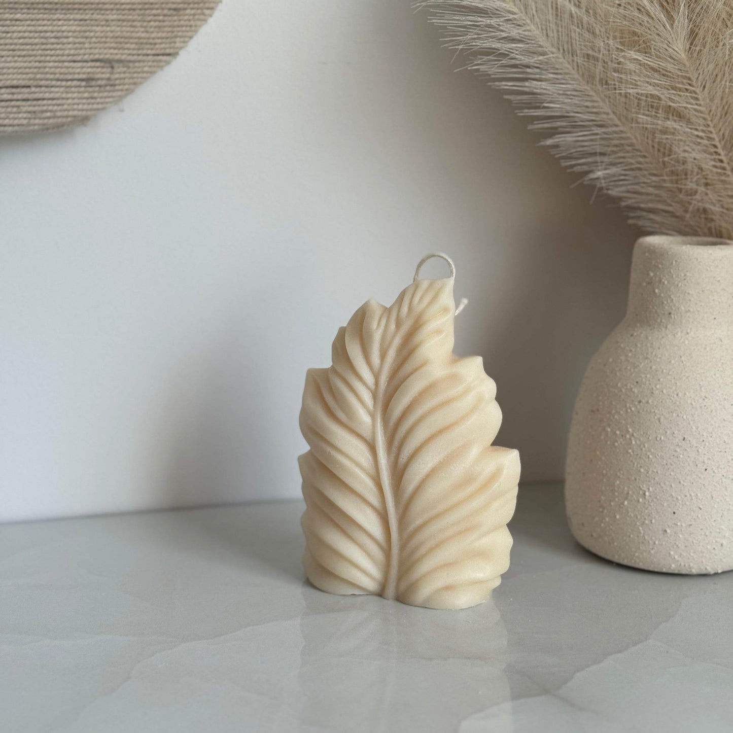 Lush Candle – A Gentle Curve of Nature - AuraLux
