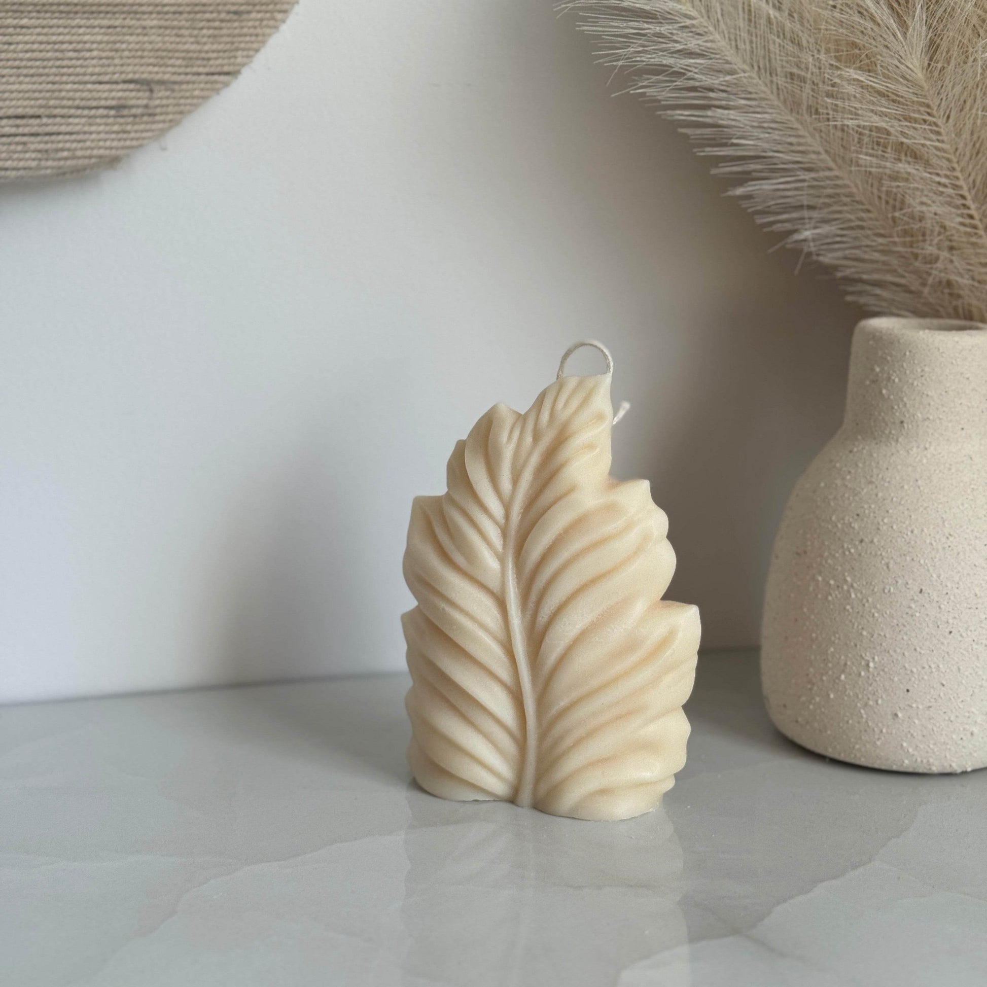 Lush Candle – A Gentle Curve of Nature - AuraLux
