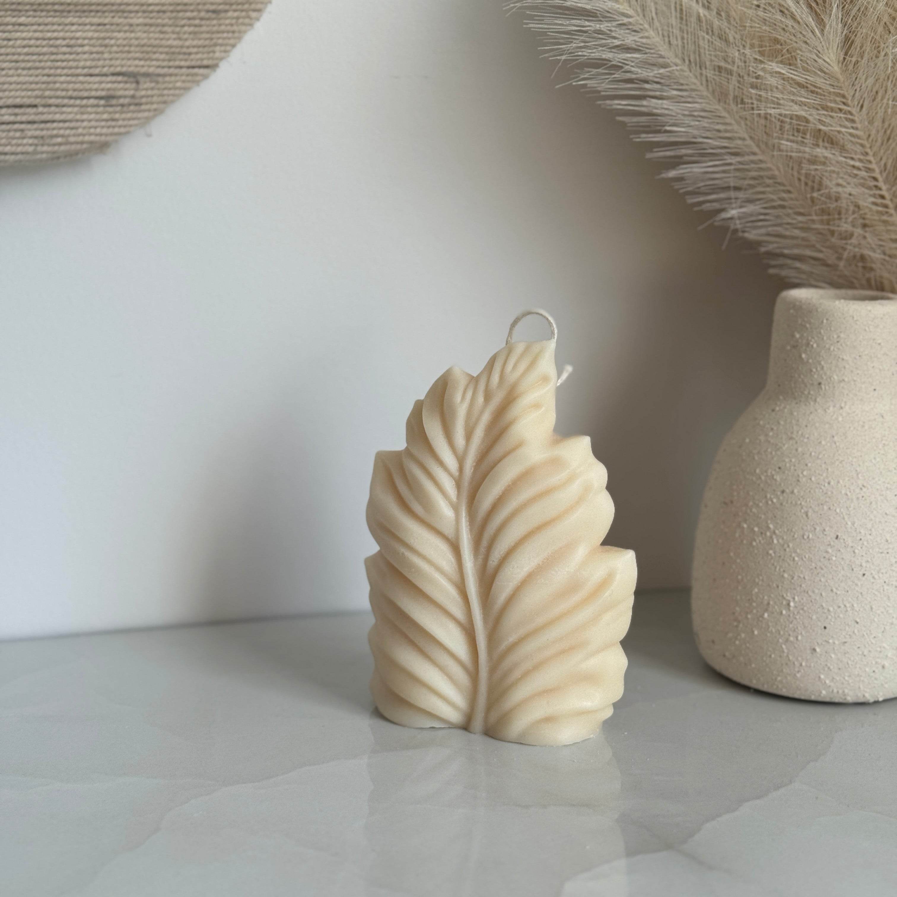 Lush Candle – A Gentle Curve of Nature - AuraLux